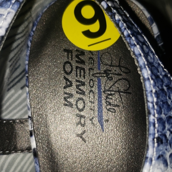 Life Stride Memory Foam Blue Alligator sandals - Picture 6 of 8